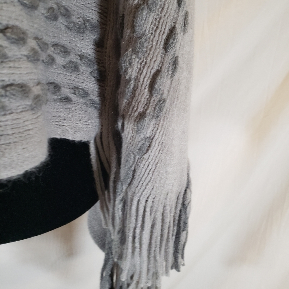 Passion 4 Fashion Gray Shawl/Covering With Fringes one size - Picture 2 of 6
